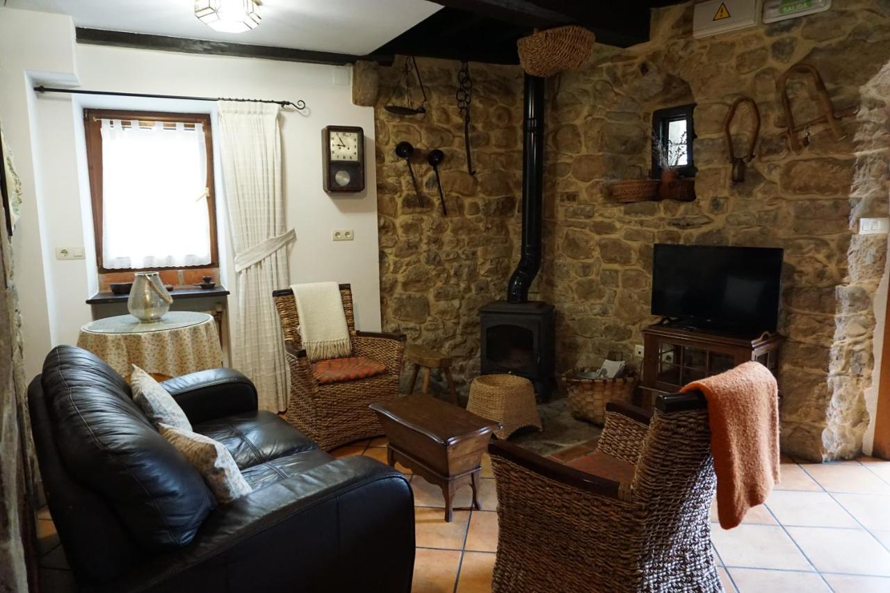 Casa Rural Moradiellos Country house *